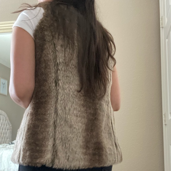 Faux fur vest - Picture 5 of 8